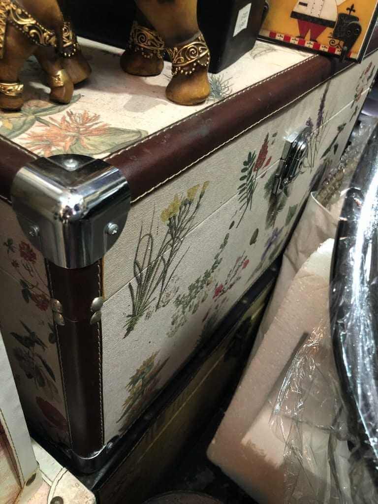 Others Floral Chest – White home decor