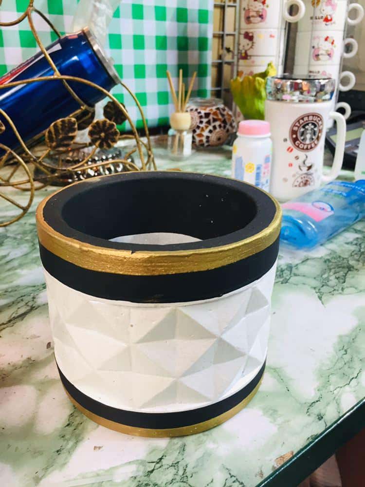 Pots Pot with accent Black and Gold Lid flower